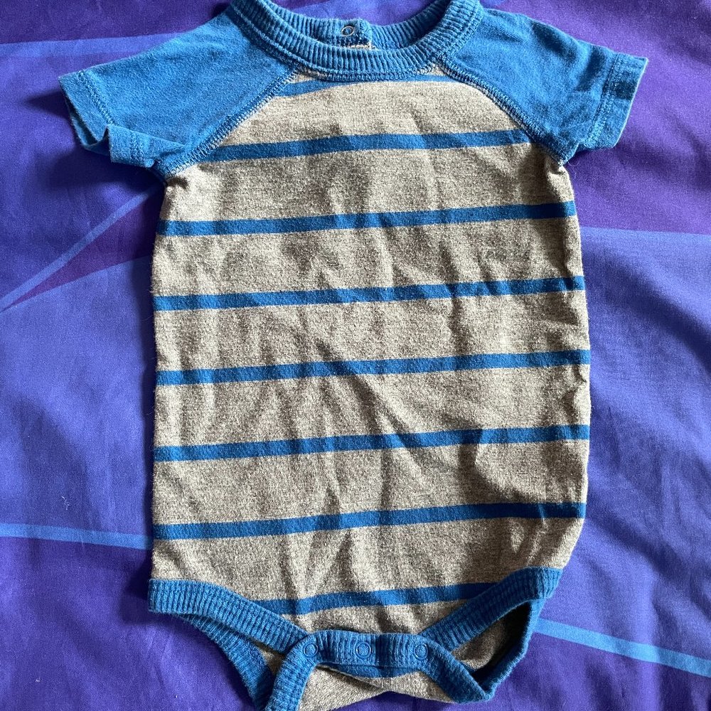 🔥6/$10🔥 Circo Baby Onesie, 3 Months, Stripes
